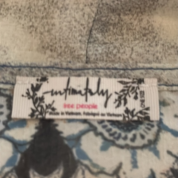 Absolutely Fabulous “Free People” sheer blue print Kimono - Picture 6 of 6